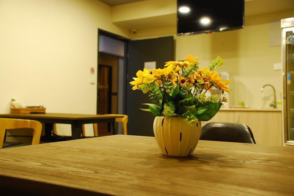 Taipei Livepal Hostel Exterior photo